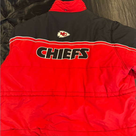Vintage Reebok Red and Black Kansas City Chiefs Heavy Coat - Picture 3 of 5